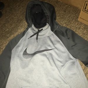 Gray Nike therma